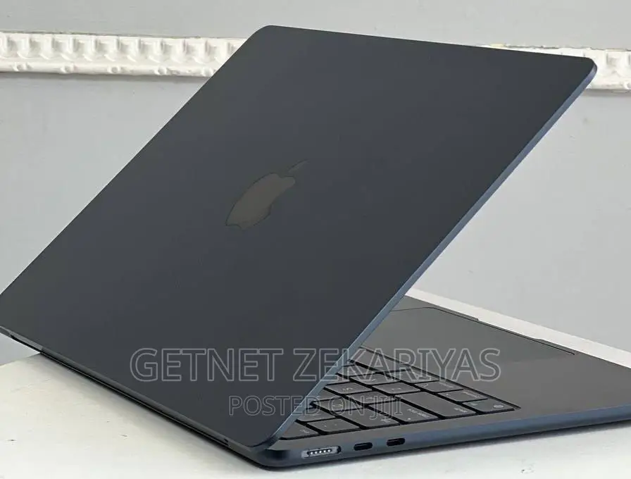 New Laptop Apple MacBook Air 2022 M2 8GB Apple M2 SSD 256GB