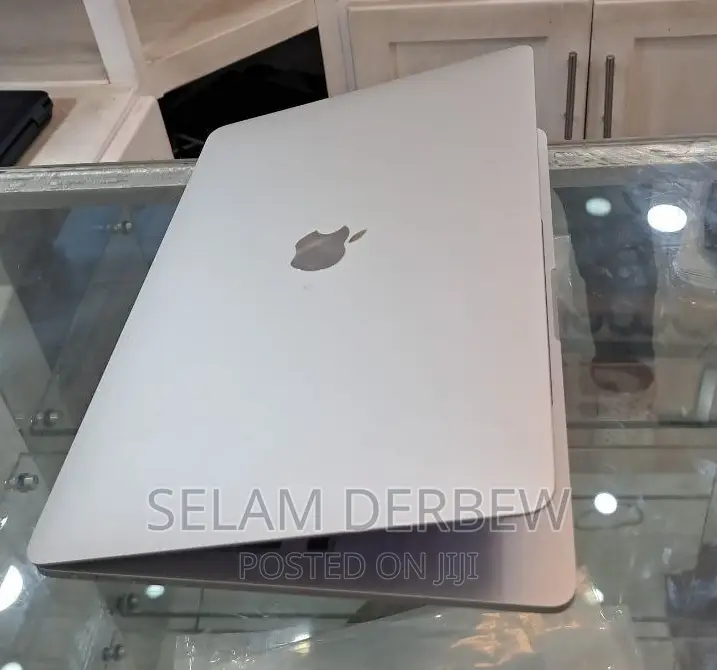 New Laptop Apple MacBook Pro 2019 8GB Intel Core I5 SSD 256GB