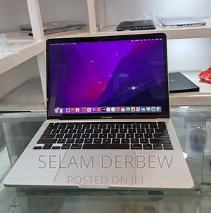 New Laptop Apple MacBook Pro 2019 8GB Intel Core I5 SSD 256GB
