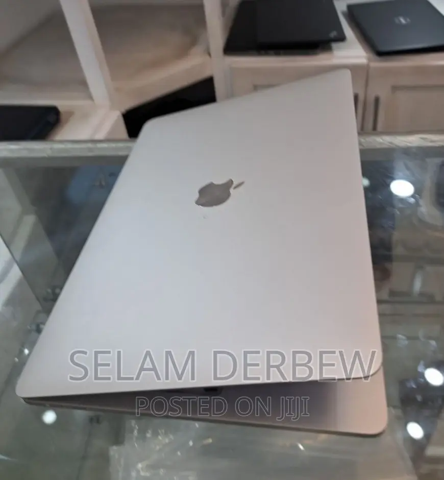 New Laptop Apple MacBook Pro 2019 8GB Intel Core I5 SSD 256GB