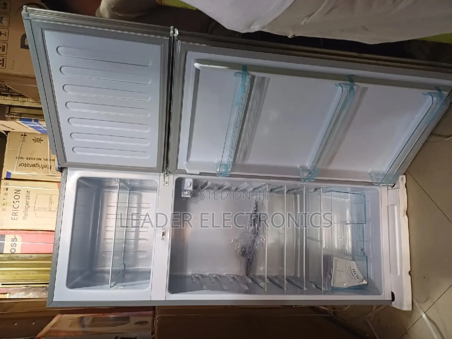 Vegas Refrigerator 300 Liter