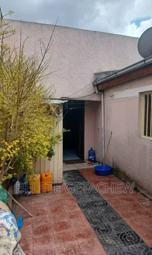 1bdrm House in ሲ ኤም ሲ መኖሪያ ቤት ሽያጭ, Bole for sale