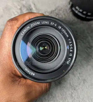 Canon Ef-S 18-135mm F/3.5-5.6 Is STM