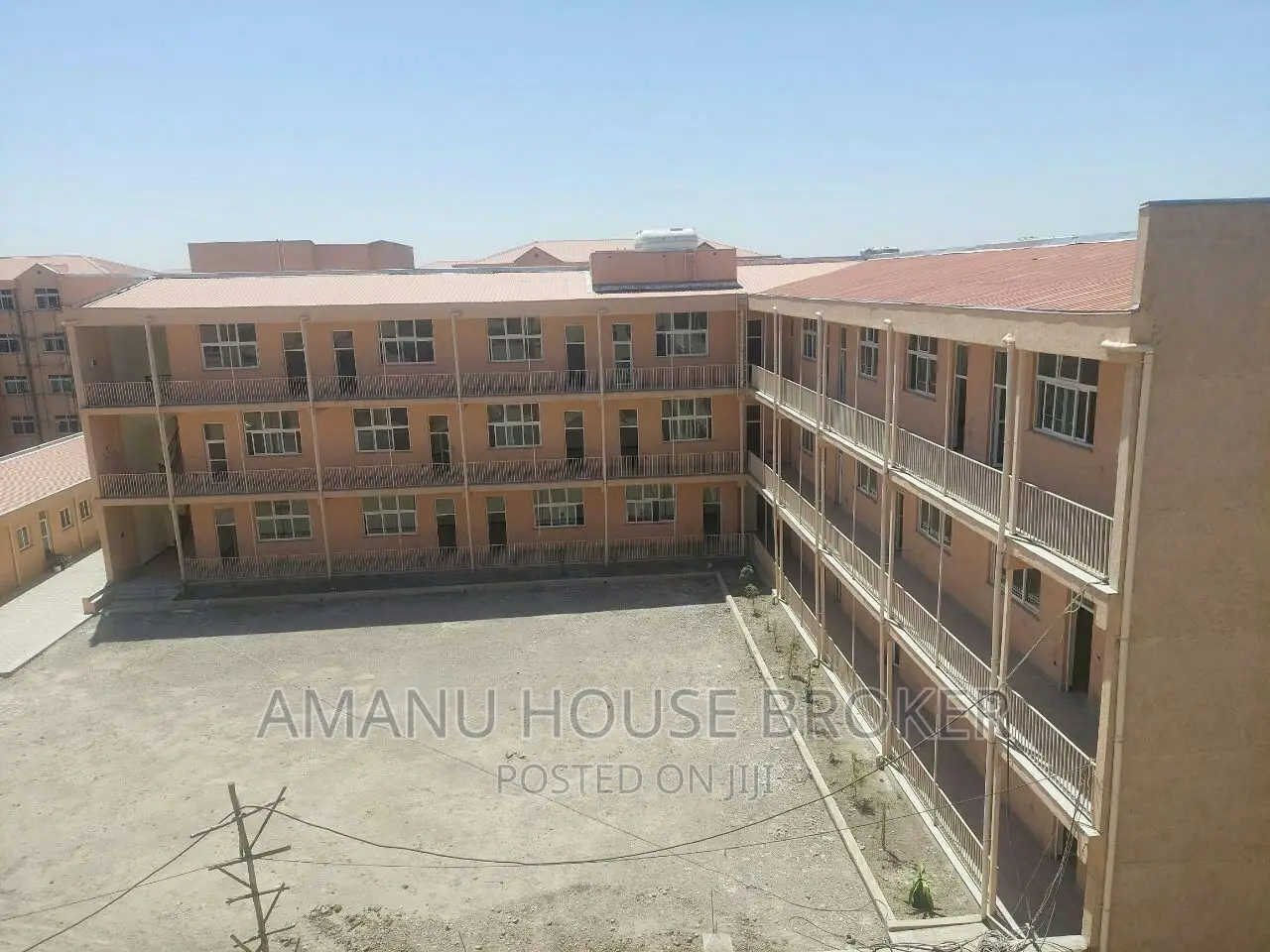 አስቸኳይ የሚሸጥ ት/ቤት ጠቅላላ የቦታ ስፋት 3,500sqm