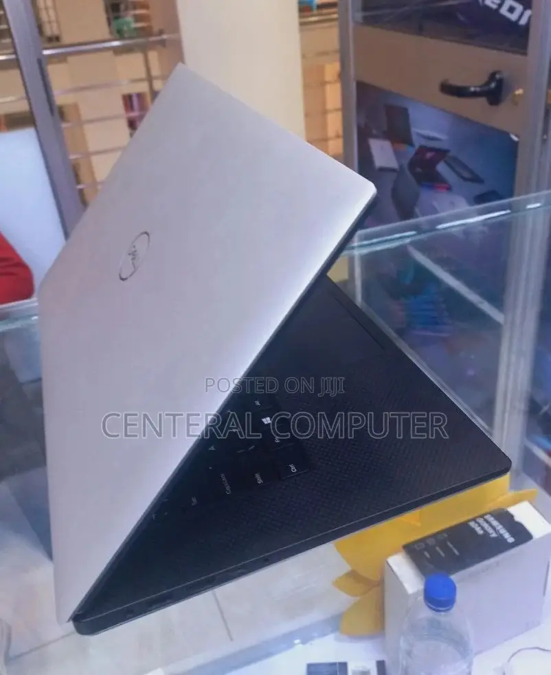 New Laptop Dell Precision 15 7520 32GB Intel Core I7 SSD 1T