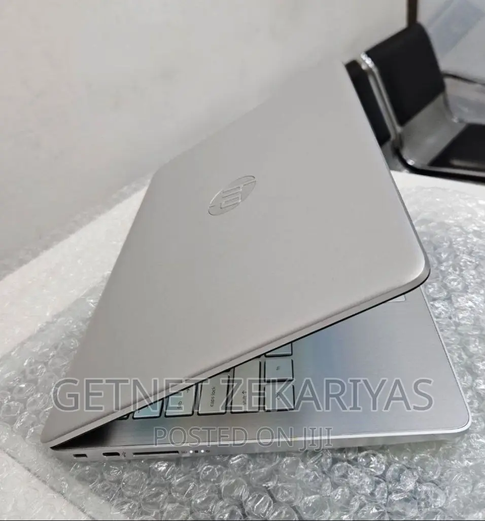 New Laptop HP Stream Notebook 8GB Intel Core I3 SSD 1T