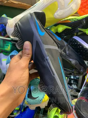 Photo - New Orginal Foot Ball Shoes