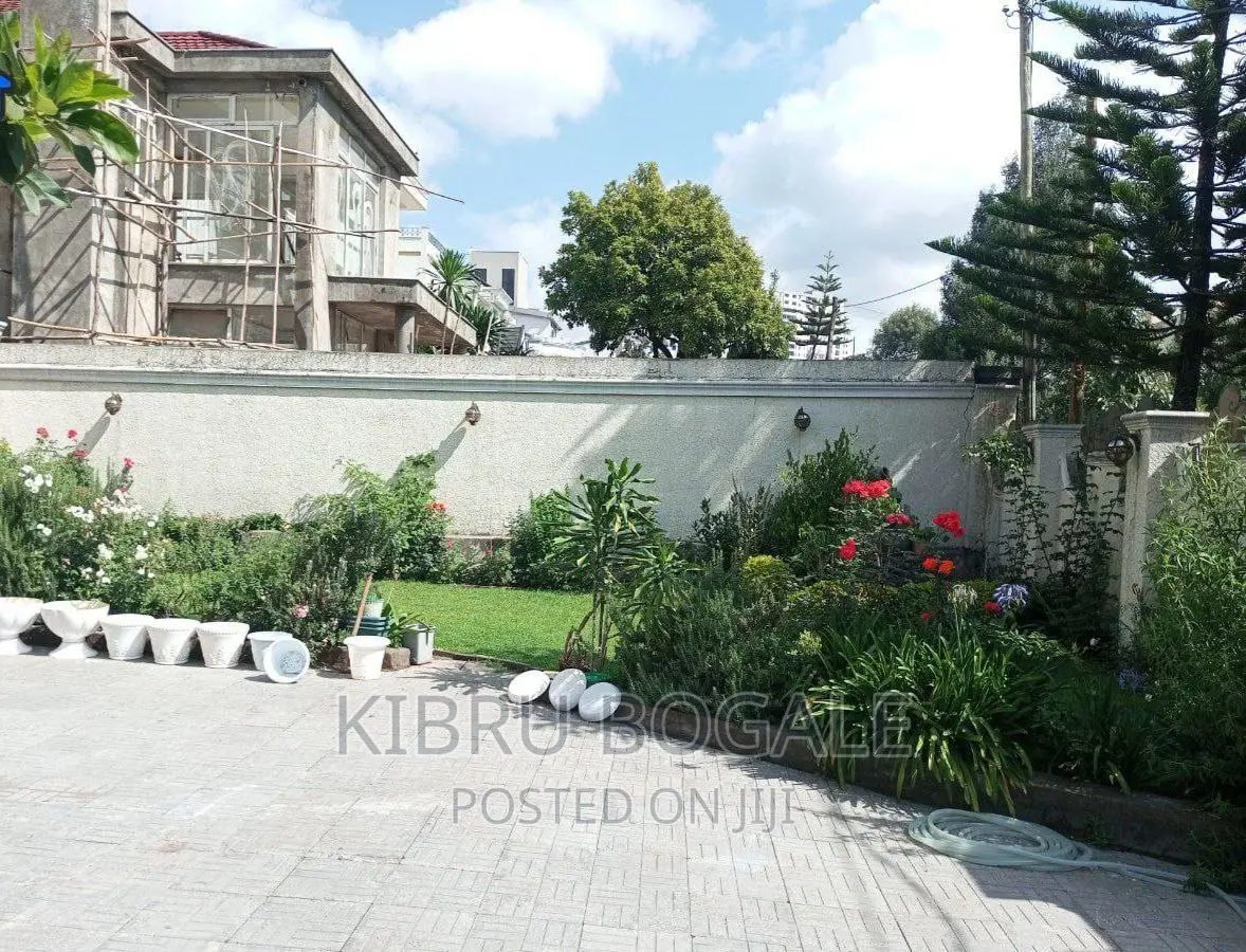 10bdrm House in Cmc, Bole for sale