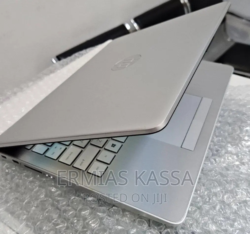 New Laptop HP Stream Notebook 8GB Intel Core I3 HDD 1T