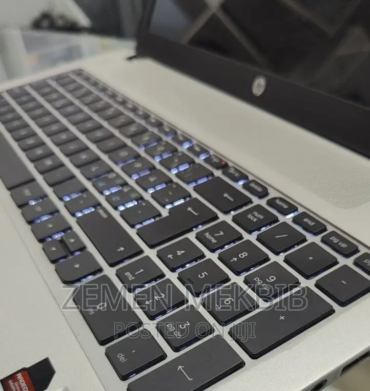 New Laptop HP 8GB AMD Ryzen 5 HDD 256GB