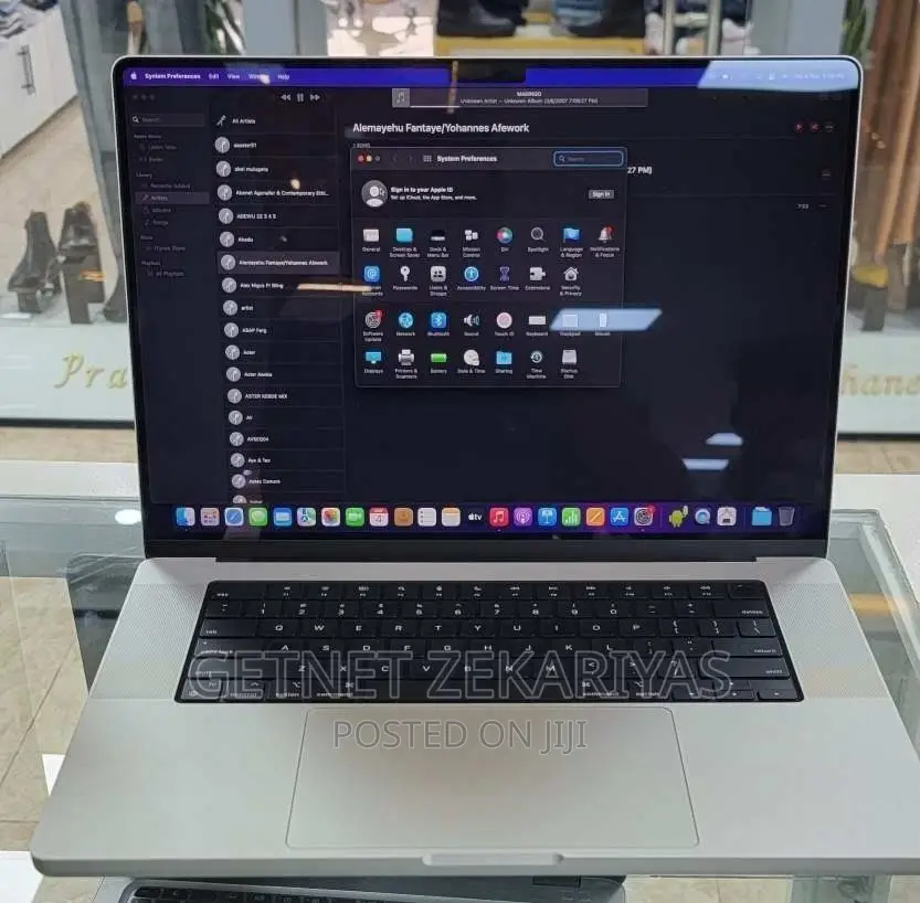 New Laptop Apple MacBook Pro M1 16GB Apple M1 Pro SSD 512GB