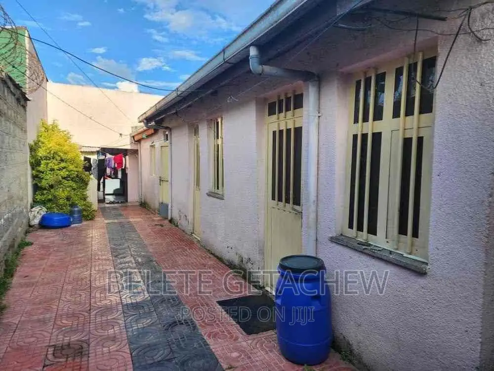 4bdrm House in Cmc Michael L-Shspe, Yeka for sale