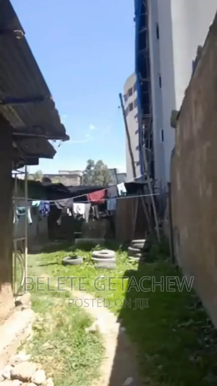 መሃል መገናኛ የሚሸጥ ቦታ ፡ 478ካ.ሜ