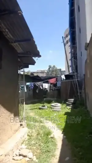 መሃል መገናኛ የሚሸጥ ቦታ ፡ 478ካ.ሜ