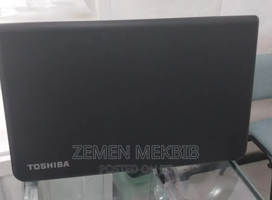 New Laptop Toshiba 4GB Intel Xeon HDD 320GB