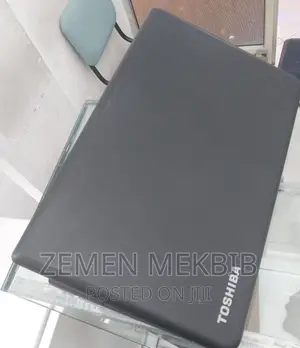 New Laptop Toshiba 4GB Intel Xeon HDD 320GB