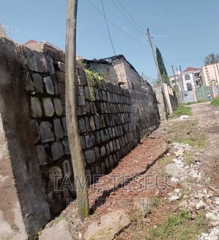 3bdrm House in Cmc, Yeka for sale