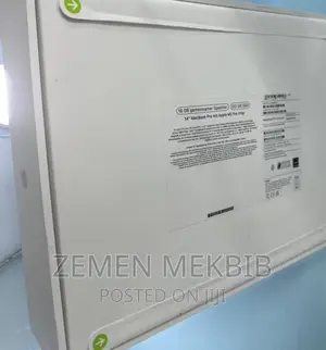 Photo - New Laptop Apple MacBook Air 2022 M2 16GB Intel Core I9 SSD 512GB