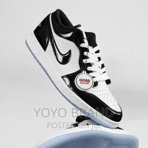 Photo - Air Jordan Low Concord