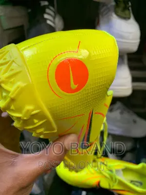 Photo - Oginal Mercurial Foot Ball Shoes