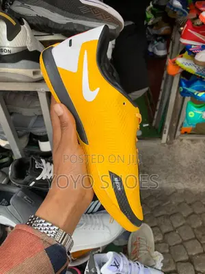Orginwl Phanotom Foot Ball Shoes