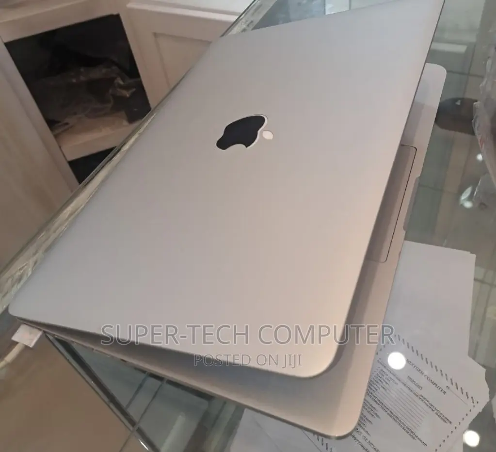 New Laptop Apple MacBook Pro 2015 8GB Intel Core I5 SSD 128GB