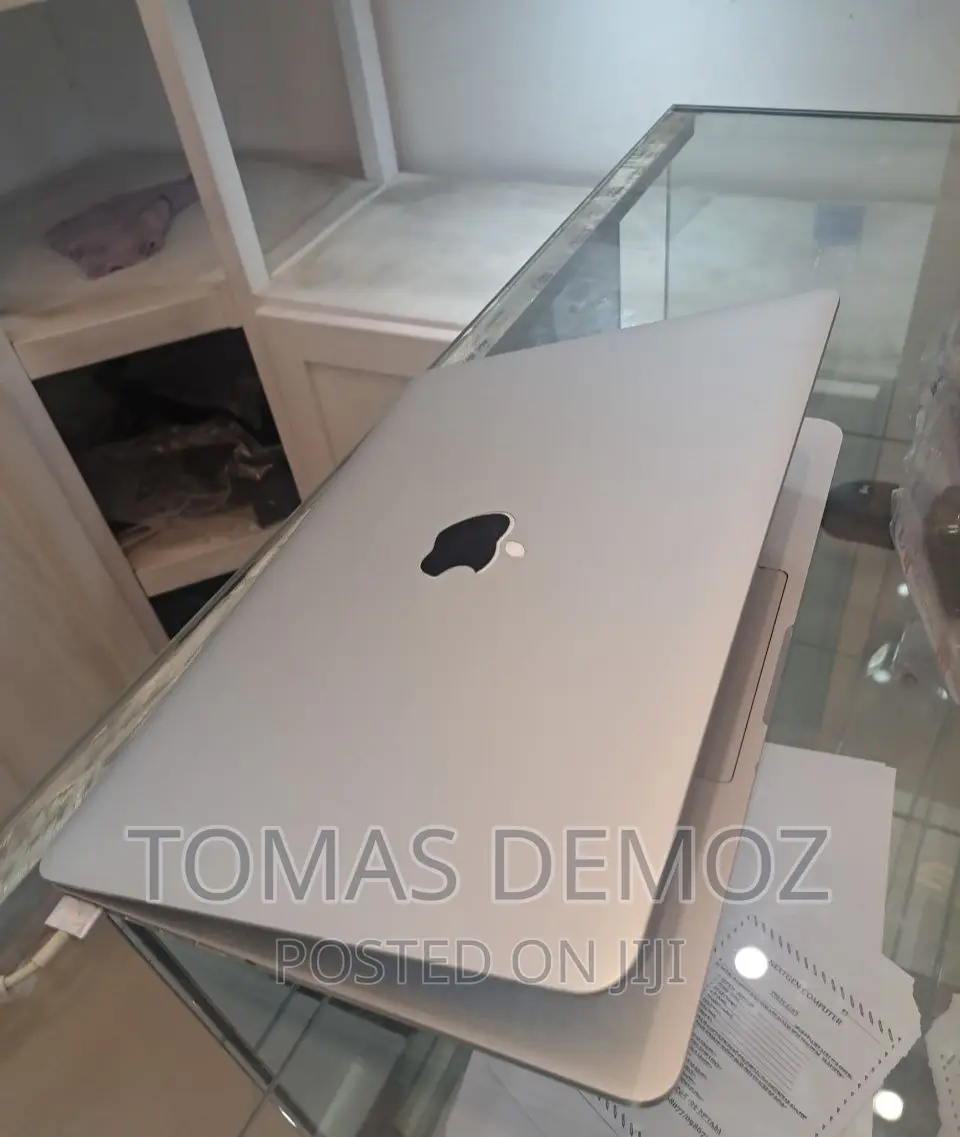 New Laptop Apple MacBook Pro 2015 8GB Intel Core I5 SSD 128GB