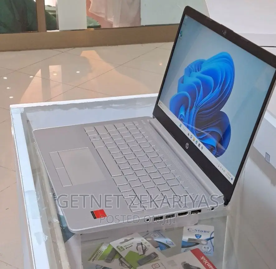 New Laptop HP Stream Notebook 8GB Intel Core I5 SSD 1T
