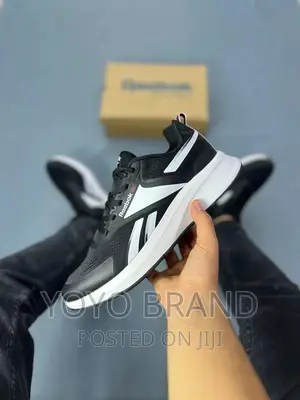 Photo - Reebok Fashio Sneaker