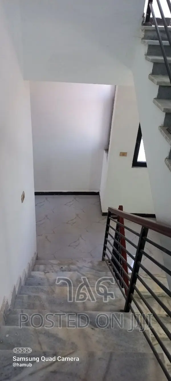 5bdrm House in ሳሚት ፍየል ቤት በጣም አሪፍ, Bole for sale