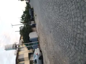 የሚሸጥ ቦታ ፌጋ ዋና አስፓልት ላይ ለገንቢዎች