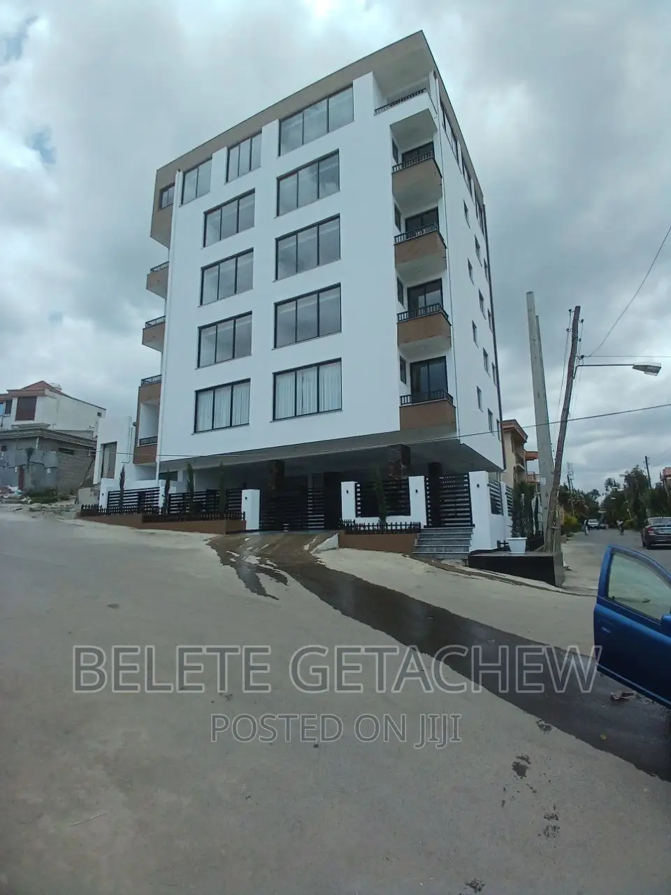 20bdrm Duplex in G+5 የአፓርታማ ህንፃ, Bole for sale