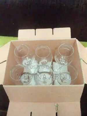 A Luxury Lily Wine Glass