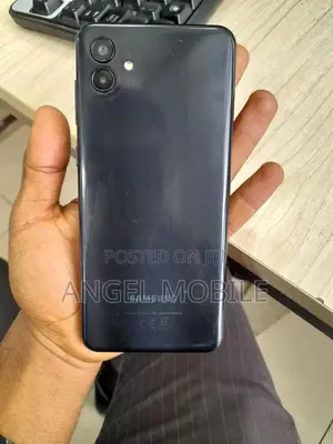 Photo - New Samsung Galaxy A04 64 GB Black