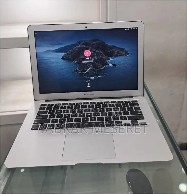 New Laptop Apple MacBook 2017 8GB Intel Core I5 SSD 128GB