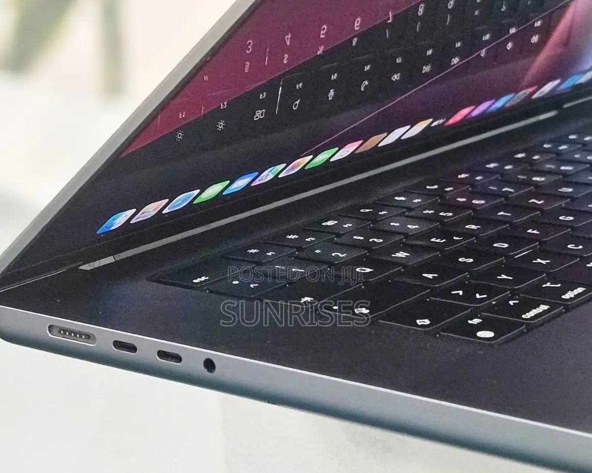 New Laptop Apple MacBook Pro M1 16GB Apple M1 SSD 1T