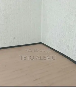 የሚሸጥ ቤት መገናኛ ዋና አስፓልት