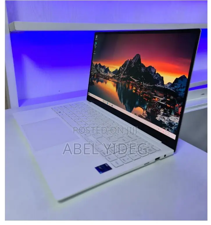 New Laptop Samsung 16GB Intel Core I7 SSD 512GB