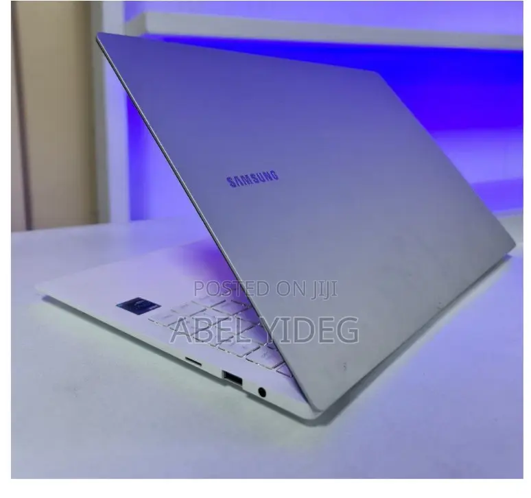 New Laptop Samsung 16GB Intel Core I7 SSD 512GB