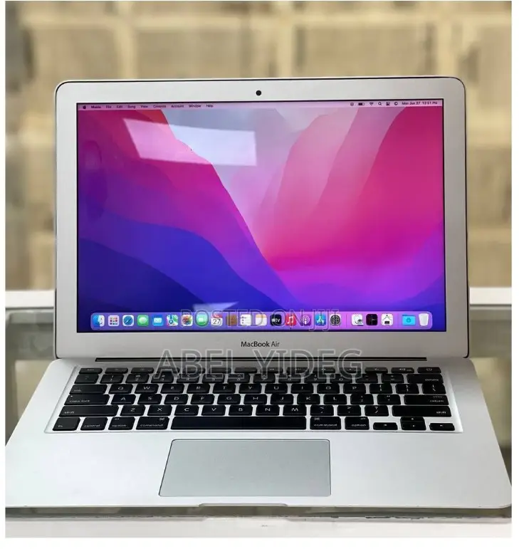 New Laptop Apple MacBook Air 2017 8GB Intel Core I5 SSD 256GB