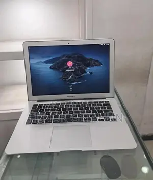 Photo - New Laptop Apple MacBook Pro 2017 8GB Intel Core i5 SSD 128GB