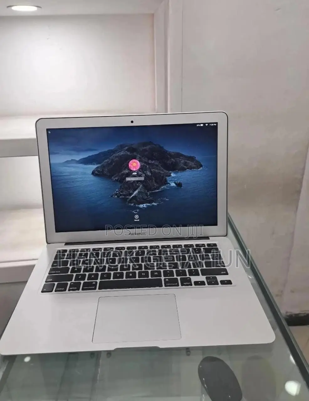 New Laptop Apple MacBook Pro 2017 8GB Intel Core i5 SSD 128GB
