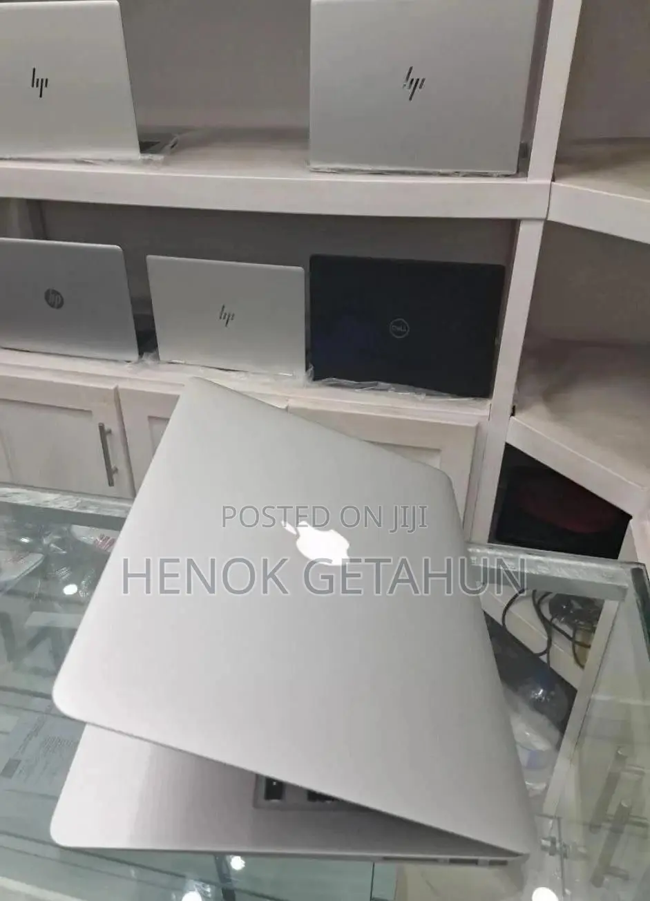 New Laptop Apple MacBook Pro 2017 8GB Intel Core i5 SSD 128GB