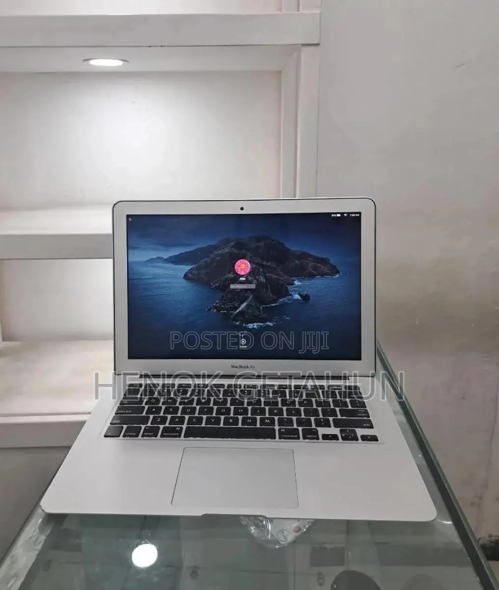 New Laptop Apple MacBook Pro 2017 8GB Intel Core i5 SSD 128GB