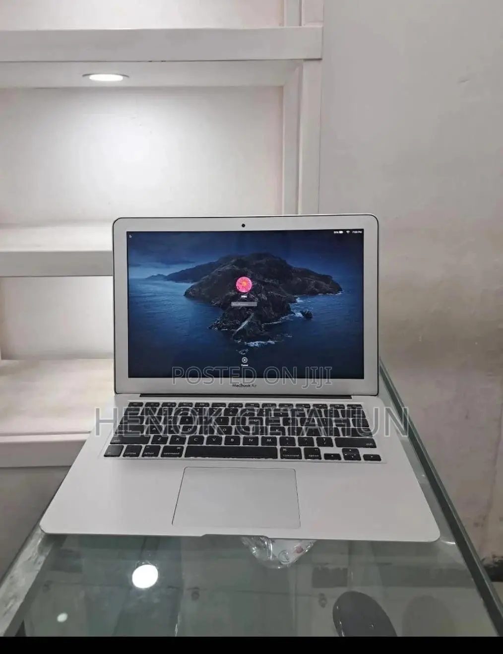 New Laptop Apple MacBook Pro 2017 8GB Intel Core i5 SSD 128GB