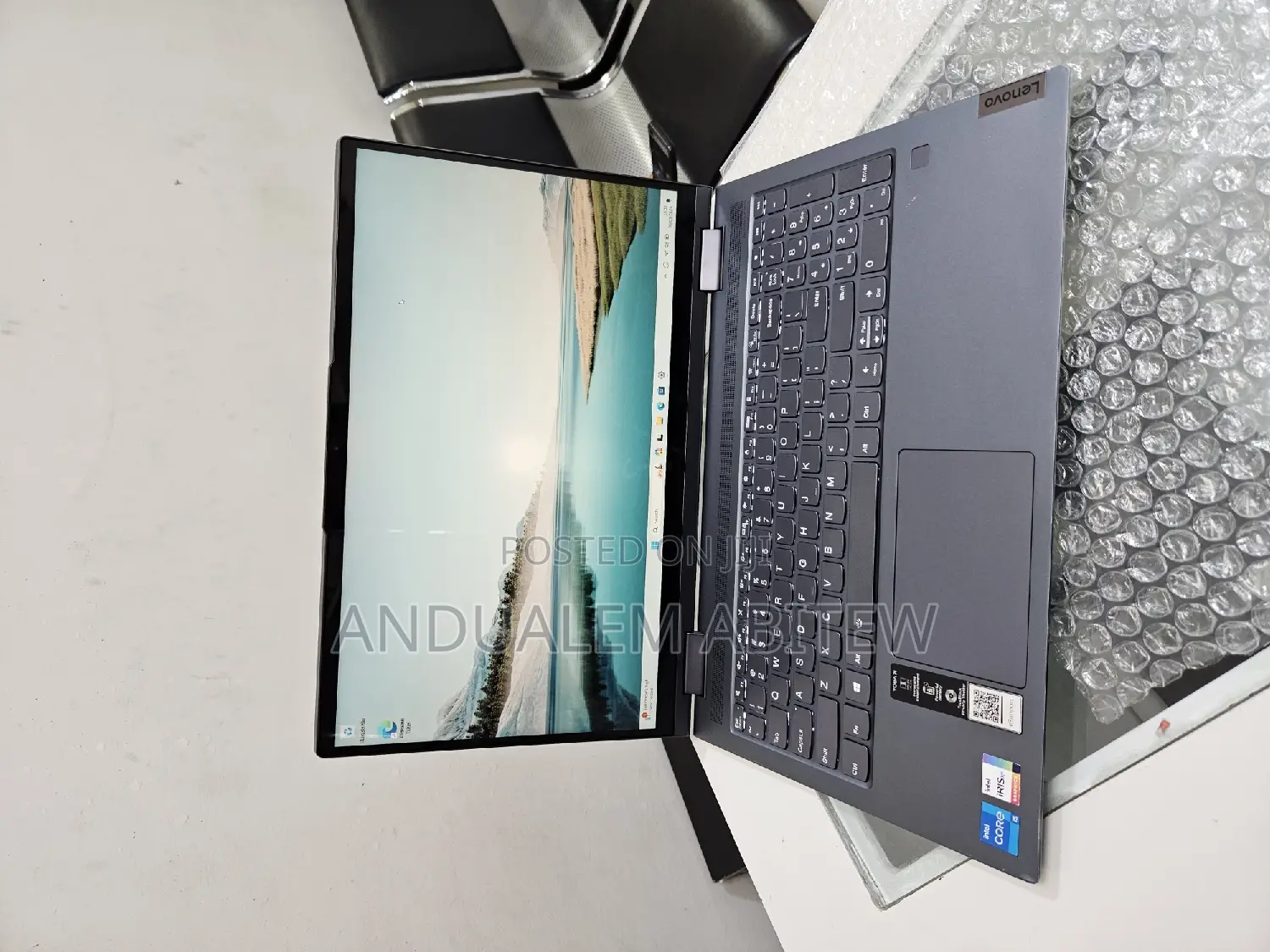 New Laptop Lenovo Yoga 700 8GB Intel Core I5 SSD 512GB