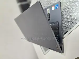 New Laptop Lenovo Yoga 700 8GB Intel Core I5 SSD 512GB