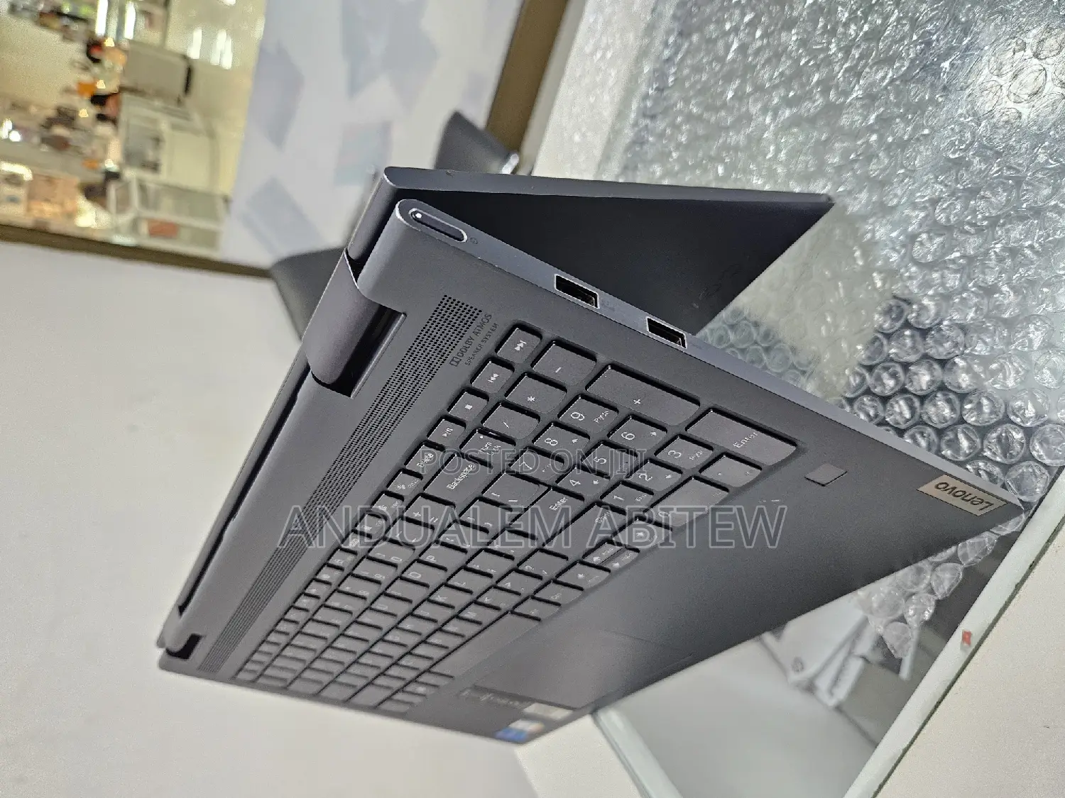 New Laptop Lenovo Yoga 700 8GB Intel Core I5 SSD 512GB