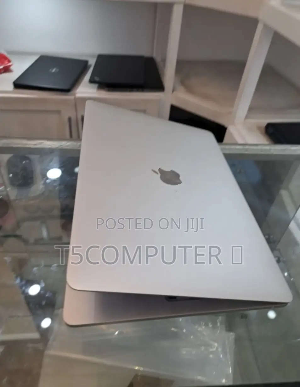 New Laptop Apple MacBook Pro 2019 8GB Intel Core I7 SSD 512GB