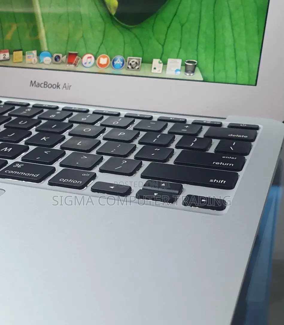 New Laptop Apple MacBook 2014 4GB Intel Core I5 SSD 128GB